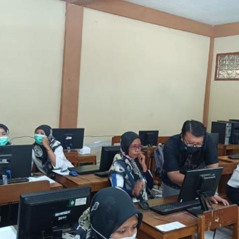 Mercu Buana Memberikan Pelatihan Membuat Website