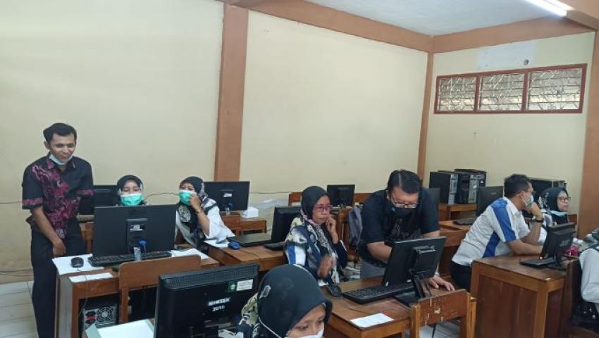 Mercu Buana Memberikan Pelatihan Membuat Website