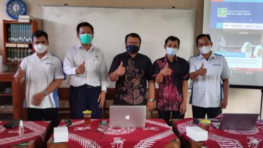 Tim PkM UMBY Sosialisasikan Program Kerjasama Bidang IT Di SMK Maarif 1 Temon